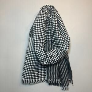 Merona Women's Houndstooth Print Wrap Drape Fringe Scarf One Size